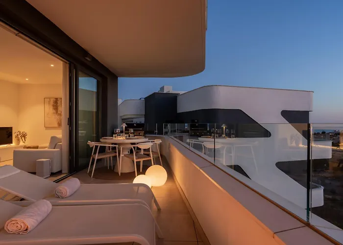 Stylish Luxury With Terrace In Higueron فوينخيرولا