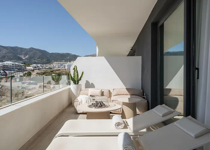 Stylish Luxury With Terrace In Higueron شقة فوينخيرولا